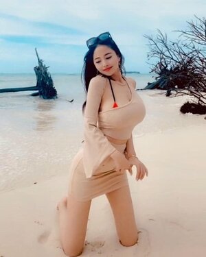 Echo Yue nude 6