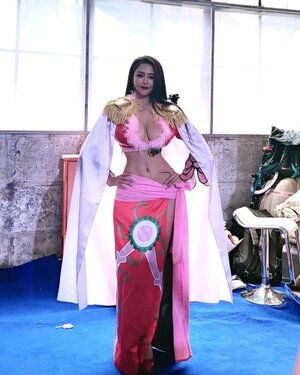 Echo Yue nude 8