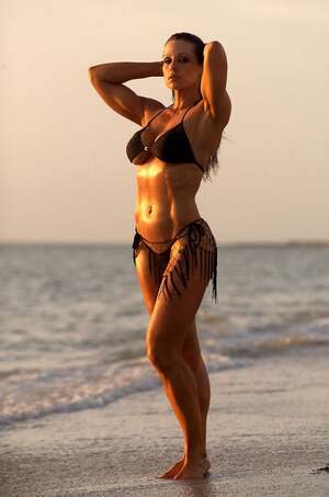 Elaine Goodlad nude 3