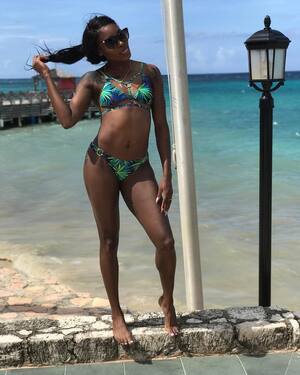 Elaine Thompson nude 9