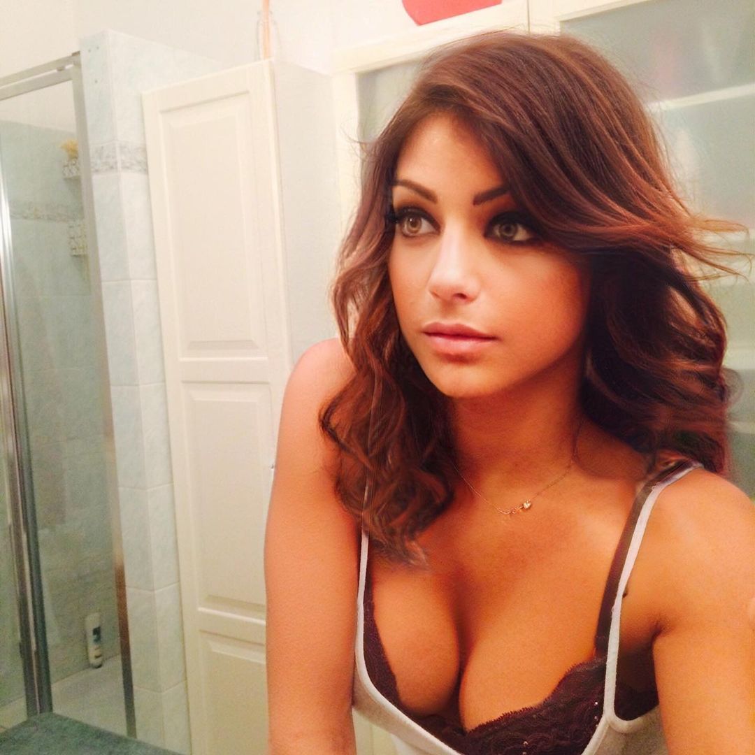 Elena Coniglio nude 9