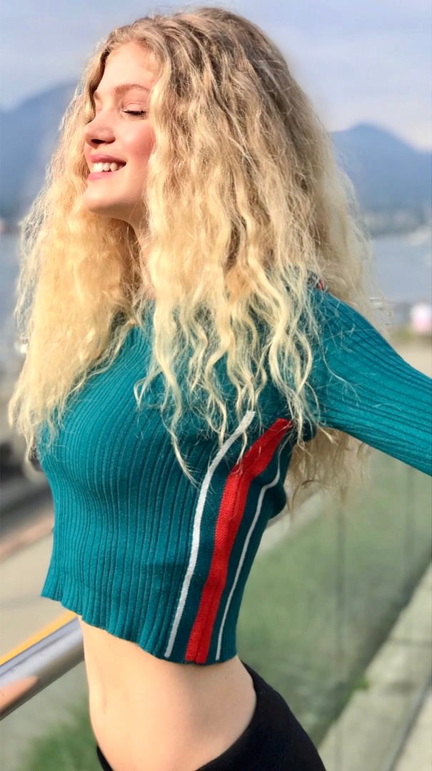 Elena Kampouris nude 8