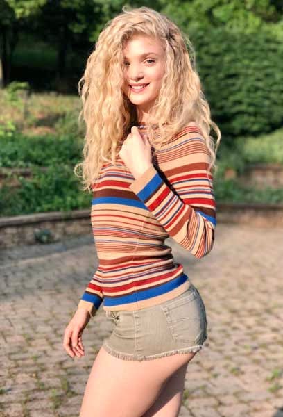 Elena Kampouris nude 9