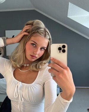 Elena Zoe nude 11