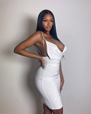 Elinda San nude 2