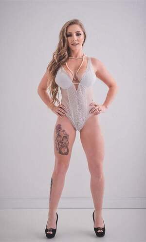 Elis Nebsniak nude 2
