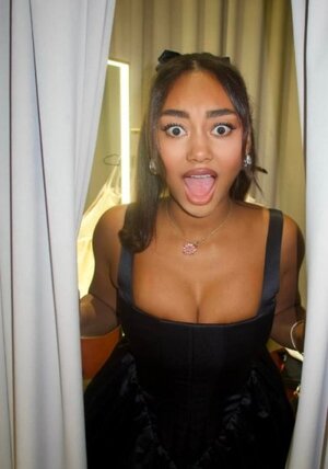 Elizabeth Anorue nude 5