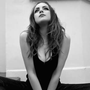 Elizabeth Gillies nude 5