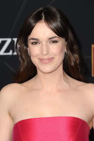 Elizabeth Henstridge nude 11