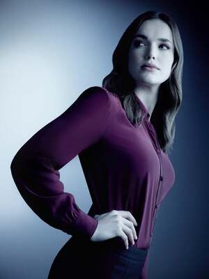 Elizabeth Henstridge nude 12