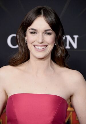 Elizabeth Henstridge nude 9