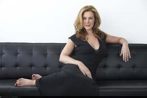 Elizabeth Perkins nude 10