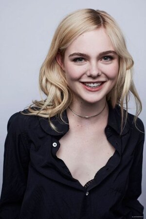 Elle Fanning nude 5