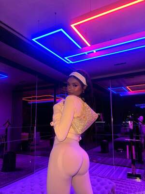 Elle Monae nude 9