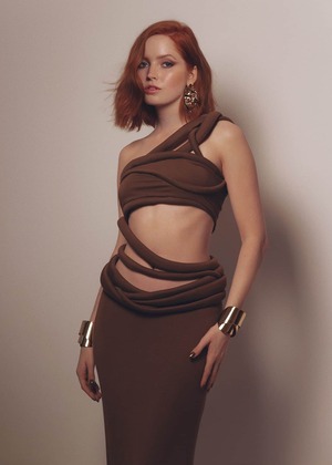 Ellie Bamber nude 3