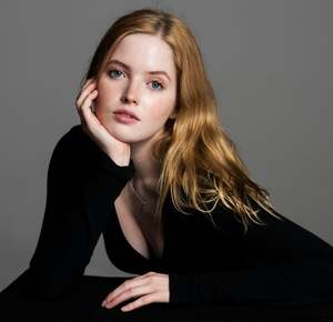 Ellie Bamber nude 9