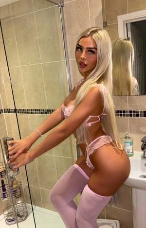 Ellie Coldwell nude 11