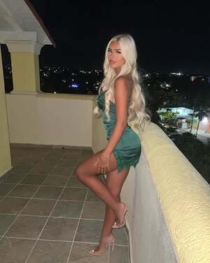 Ellie Coldwell nude 12