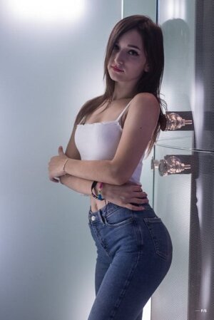 Ellie Leen nude 5