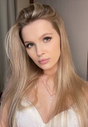 Ellie Moore nude 9