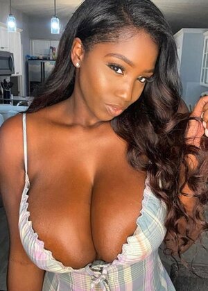 Ellie The Empress nude 9