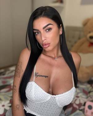 Elo Guerrar nude 10