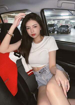 Elyn Leong nude 5