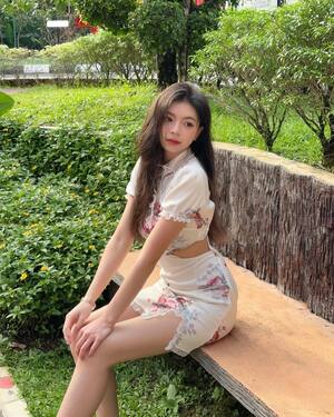 Elyn Leong nude 8