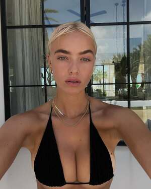 Elys Hutchinson nude 6