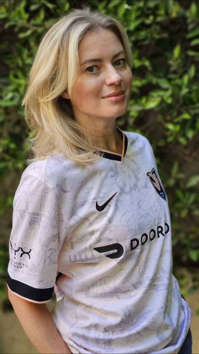 Elyse Willems nude 6