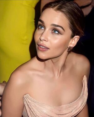 Emilia Clarke nude 10