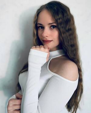 Emilia Shot nude 6