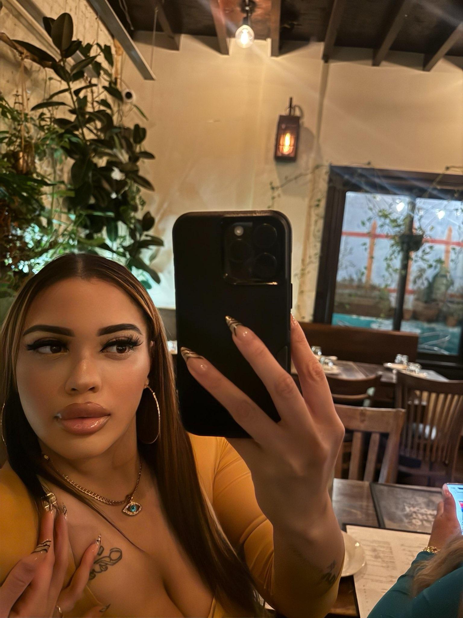 Emiliana555 nude 3