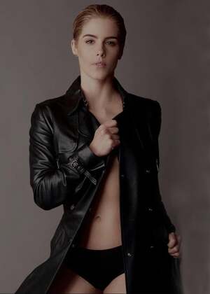 Emily Bett Rickards nude 7
