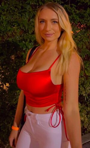Emily Clasen nude 6