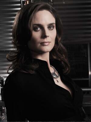 Emily Deschanel nude 12