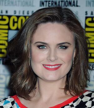 Emily Deschanel nude 9