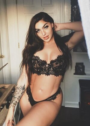 Emily Rinaudo nude 4