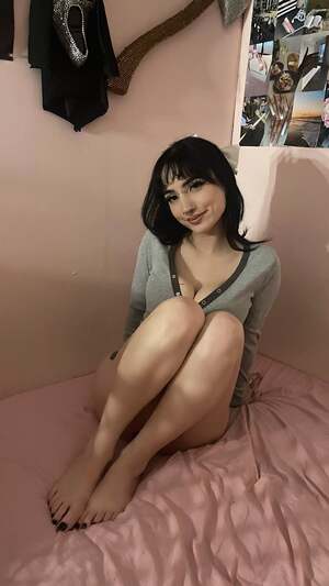 Emilyy Manson nude 3