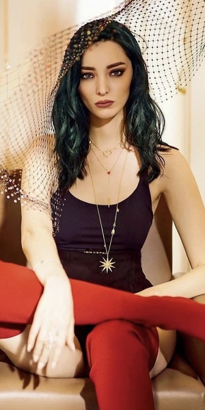Emma Dumont nude 2