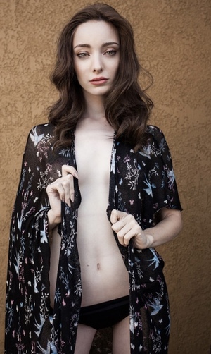 Emma Dumont nude 5