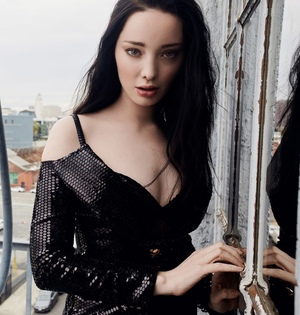 Emma Dumont nude 6