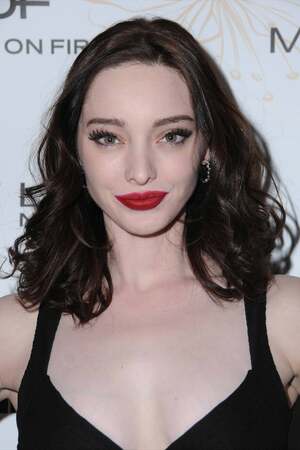 Emma Dumont nude 9