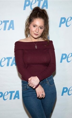 Emma Kenney nude 11