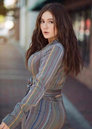 Emma Kenney nude 4