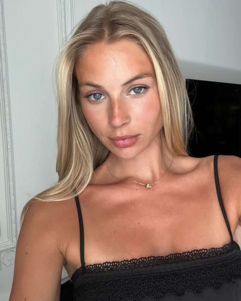 Emmy Hallman nude 9