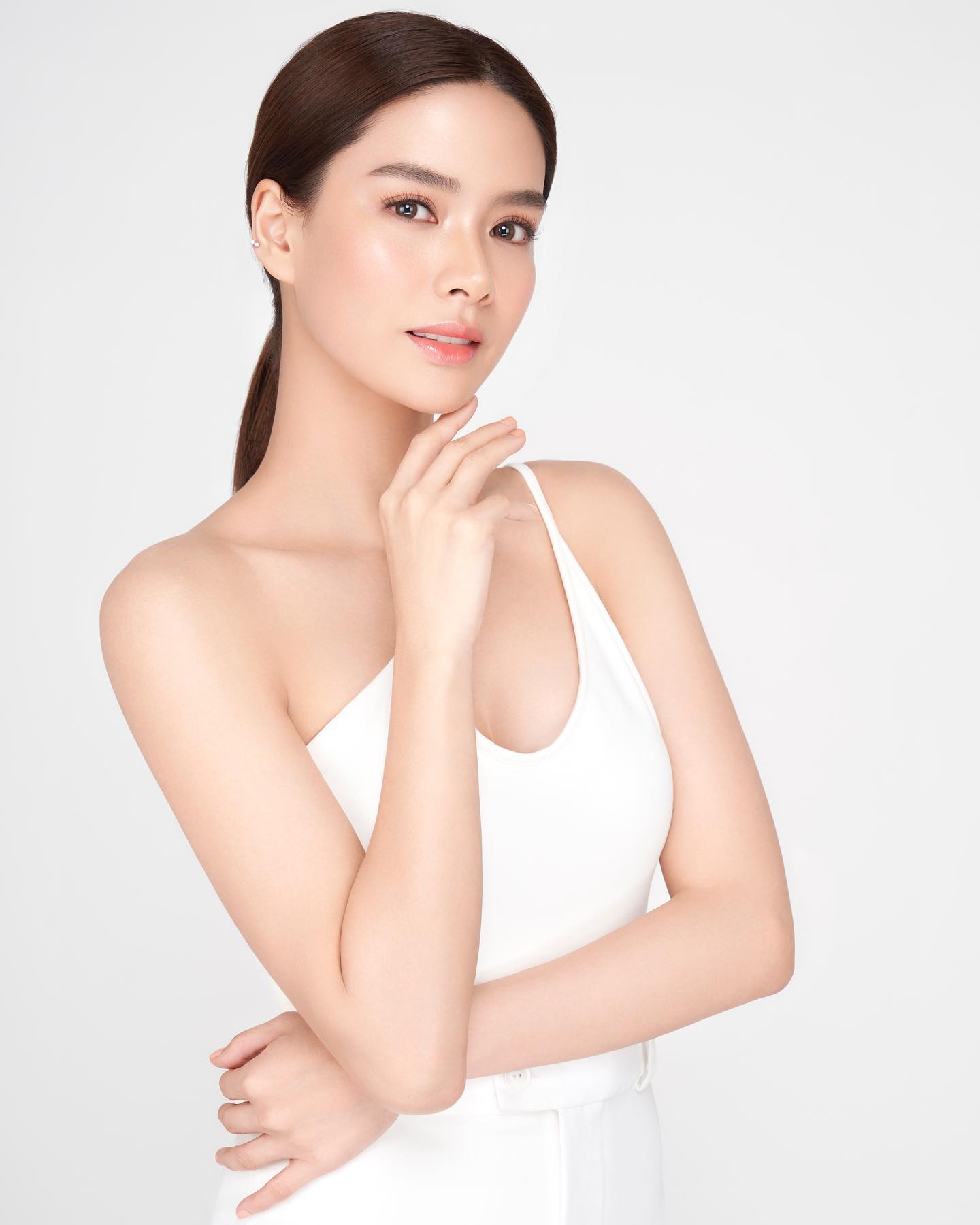 Erich Gonzales nude 11
