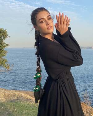 Esra Bilgic nude 10