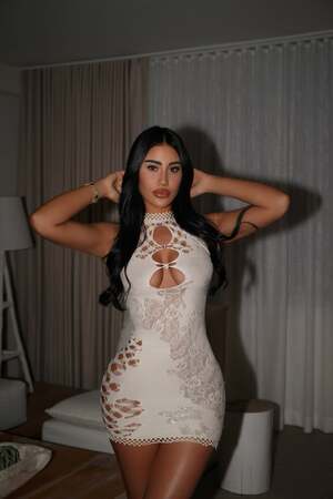 Ester Bron nude 9