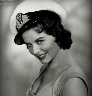 Eunice Gayson nude 8